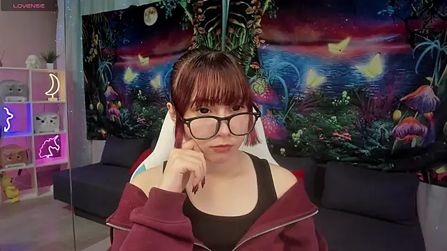 Snapshot of ClaraParks chatting on 11.15.25 ClaraParks online show from 11.15.25