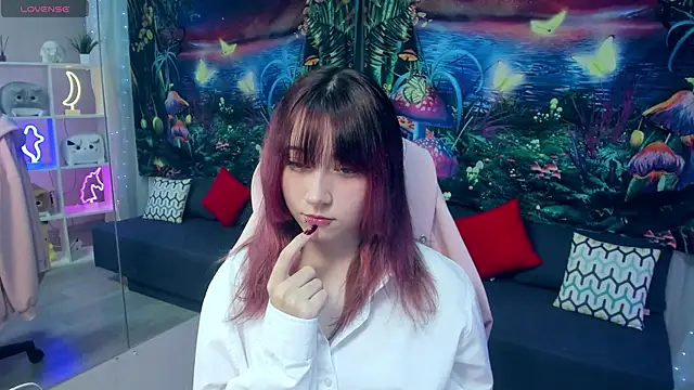 Snapshot of ClaraParks chatting on 11.23.25 ClaraParks online show from 11.23.25