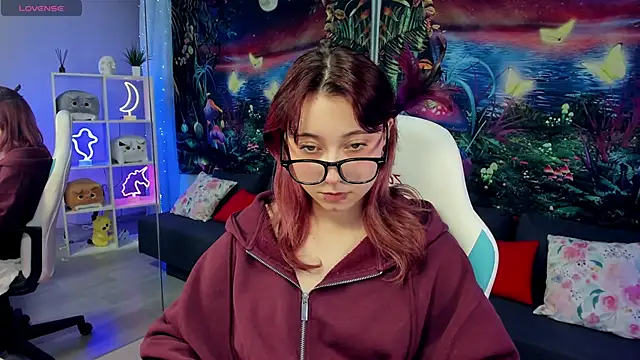 Snapshot of ClaraParks chatting on 11.29.25 ClaraParks online show from 11.29.25