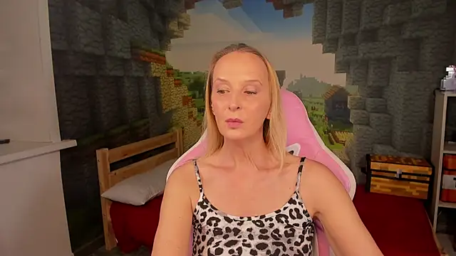 Snapshot of ClaraParks chatting on 01.09.26 ClaraParks online show from 01.09.26