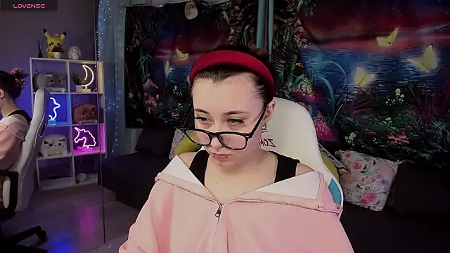 Snapshot of ClaraParks chatting on 03.04.26 ClaraParks online show from 03.04.26