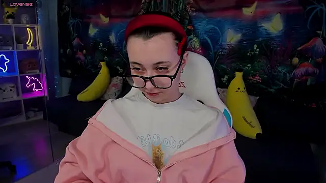 Snapshot of ClaraParks chatting on 03.08.26 ClaraParks online show from 03.08.26