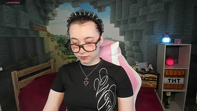 ClaraParks online show from 05.04.26