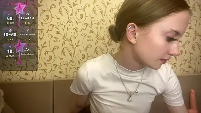 kittywithu online show from 09.17.25