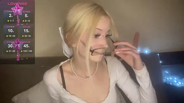 kittywithu online show from 11.19.25