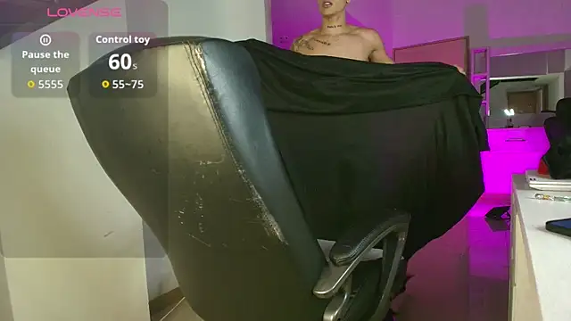 sebas palacioo online show from 10.10.25