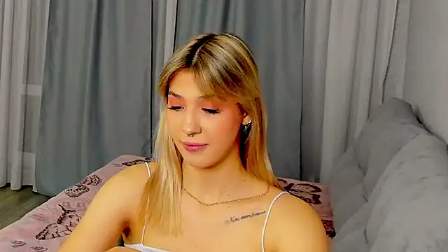 Snapshot of Bella_svon chatting on 10.05.25 Bella svon online show from 10.05.25