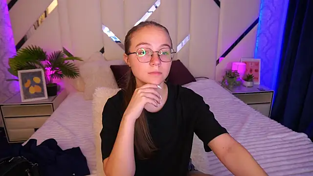 Snapshot of ArrinaWairr chatting on 09.12.25 ArrinaWairr online show from 09.12.25