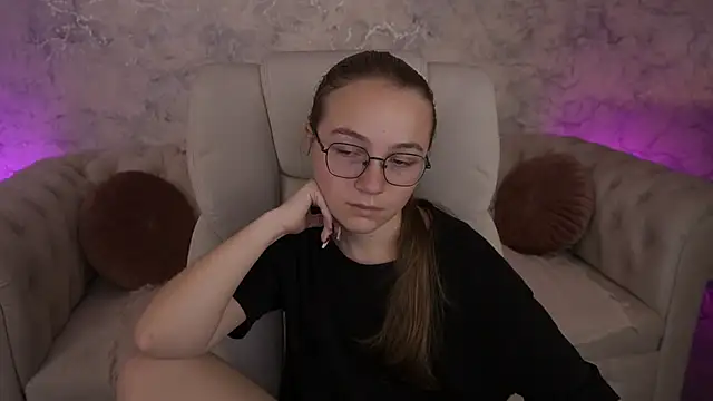 Snapshot of ArrinaWairr chatting on 10.01.25 ArrinaWairr online show from 10.01.25