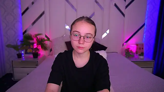 Snapshot of ArrinaWairr chatting on 10.23.25 ArrinaWairr online show from 10.23.25