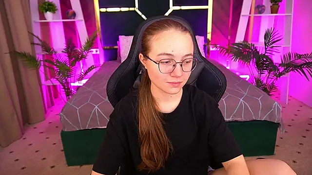 Snapshot of ArrinaWairr chatting on 11.05.25 ArrinaWairr online show from 11.05.25