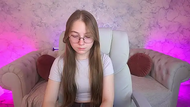 Snapshot of ArrinaWairr chatting on 11.28.25 ArrinaWairr online show from 11.28.25