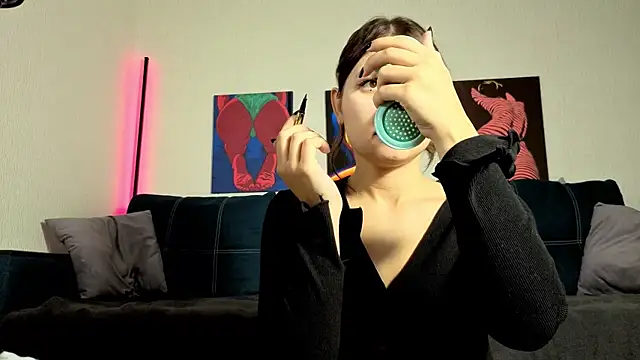 TrixiBell online show from 09.18.25