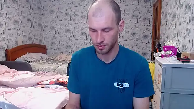 Snapshot of hangryf chatting on 12.02.25 hangryf online show from 12.02.25