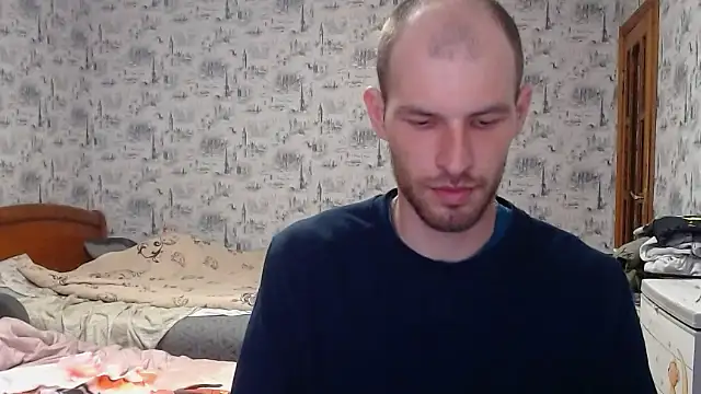 Snapshot of hangryf chatting on 12.05.25 hangryf online show from 12.05.25