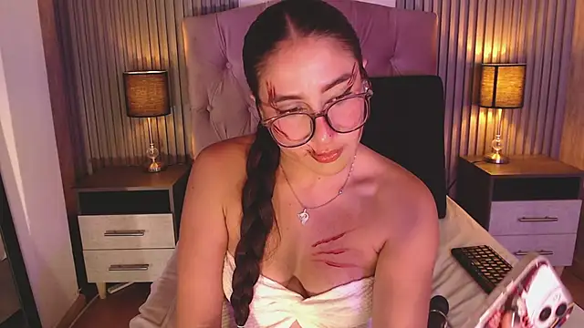 Snapshot of Bonnali_lune chatting on 10.10.25 Bonnali lune online show from 10.10.25