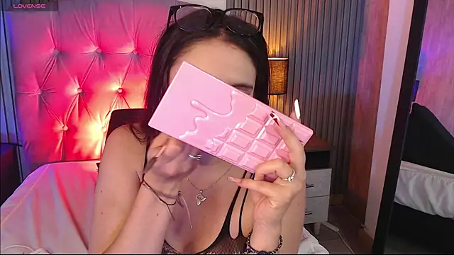 Snapshot of Bonnali_lune chatting on 11.20.25 Bonnali lune online show from 11.20.25