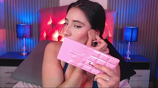 Snapshot of Bonnali_lune chatting on 11.29.25 Bonnali lune online show from 11.29.25