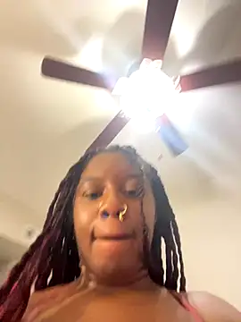 Snapshot of MsSuperWettt chatting on 09.28.25 MsSuperWettt online show from 09.28.25