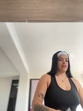 JuanitaMore01 online show from 11.18.25