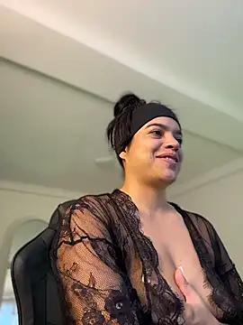JuanitaMore01 online show from 05.17.26