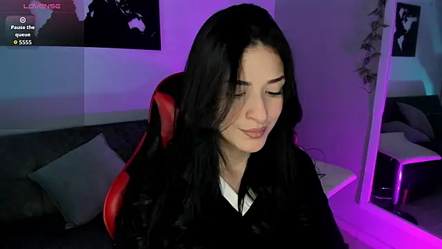 Snapshot of ZoeValencia1 chatting on 12.15.25 ZoeValencia1 online show from 12.15.25