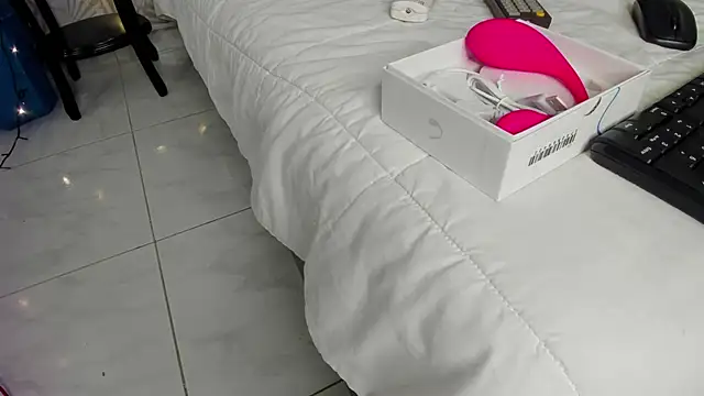 Snapshot of DarkHoneyy chatting on 09.25.25 DarkHoneyy online show from 09.25.25