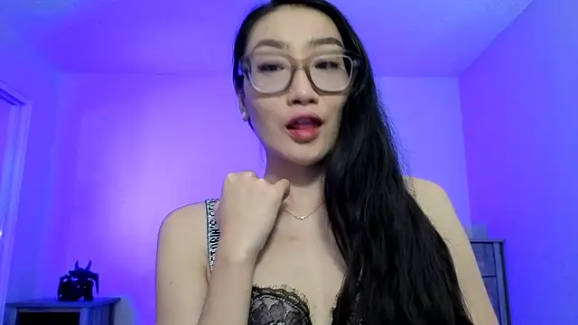 Snapshot of Aliciaz3 chatting on 10.01.25 Aliciaz3 online show from 10.01.25