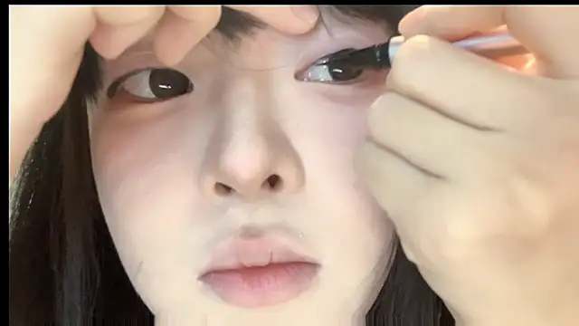 Snapshot of EnEn_xiaobao chatting on 11.11.25 EnEn xiaobao online show from 11.11.25