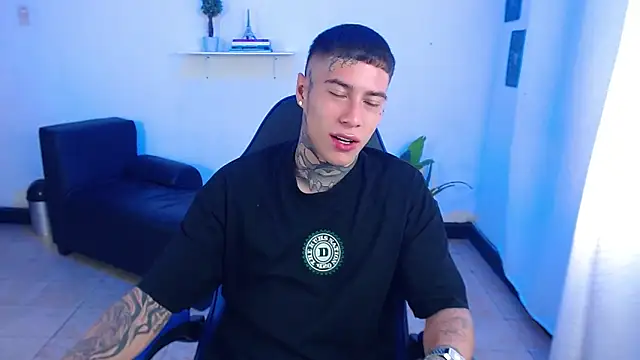 Snapshot of setthomas chatting on 09.17.25 setthomas online show from 09.17.25