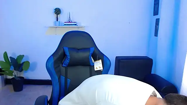 Snapshot of setthomas chatting on 09.18.25 setthomas online show from 09.18.25