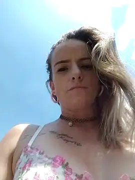 Snapshot of CassA-Nova chatting on 11.12.25 CassA-Nova online show from 11.12.25