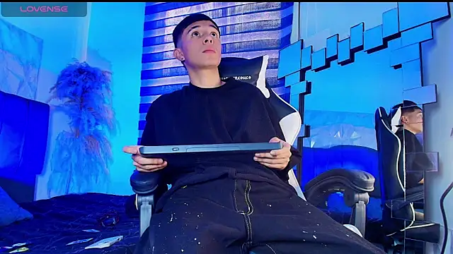 Isaac tan online show from 03.19.26