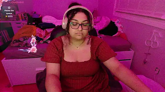 Snapshot of chericheesecake chatting on 09.28.25 chericheesecake online show from 09.28.25