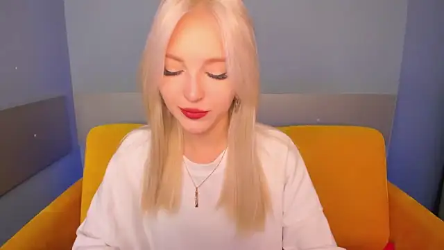Snapshot of LisaFoxyMe chatting on 10.25.25 LisaFoxyMe online show from 10.25.25