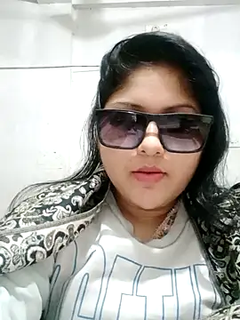 Snapshot of Nusrat-N chatting on 12.15.25 Nusrat-N online show from 12.15.25