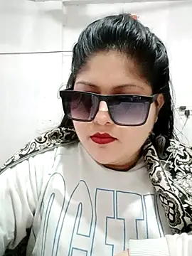 Snapshot of Nusrat-N chatting on 12.16.25 Nusrat-N online show from 12.16.25