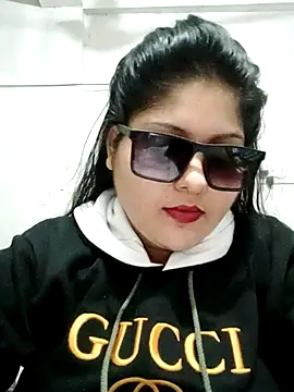 Snapshot of Nusrat-N chatting on 12.18.25 Nusrat-N online show from 12.18.25