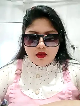 Snapshot of Nusrat-N chatting on 12.19.25 Nusrat-N online show from 12.19.25