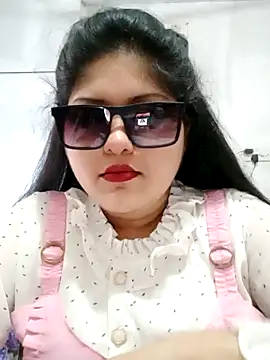 Snapshot of Nusrat-N chatting on 12.20.25 Nusrat-N online show from 12.20.25