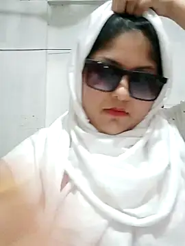 Snapshot of Nusrat-N chatting on 02.18.26 Nusrat-N online show from 02.18.26