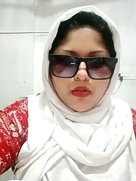 Snapshot of Nusrat-N chatting on 02.19.26 Nusrat-N online show from 02.19.26