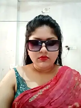 Snapshot of Nusrat-N chatting on 02.26.26 Nusrat-N online show from 02.26.26