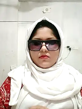 Snapshot of Nusrat-N chatting on 02.27.26 Nusrat-N online show from 02.27.26