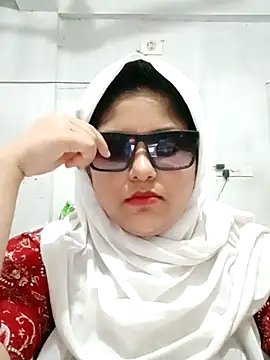 Snapshot of Nusrat-N chatting on 02.28.26 Nusrat-N online show from 02.28.26