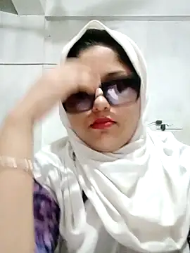 Snapshot of Nusrat-N chatting on 03.26.26 Nusrat-N online show from 03.26.26