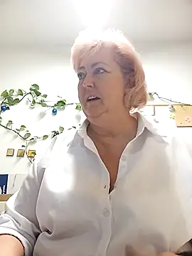 Snapshot of TerezaVelvet chatting on 09.23.25 TerezaVelvet online show from 09.23.25