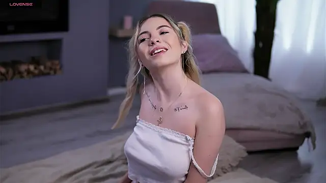 ElsaSolace online show from 11.22.25