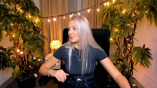 AnnieSwanson online show from 11.21.25