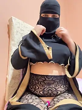 Snapshot of _Laiali_ chatting on 11.22.25 Laiali online show from 11.22.25